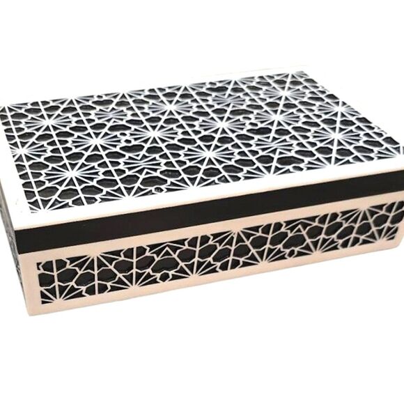 Handcrafted In India Bone & Resin Shiraz Pattern Keepsake Decorative Box - Picture 1 of 12